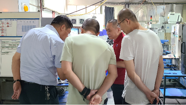中油一建領導參觀重慶九環(huán)機電有限公司