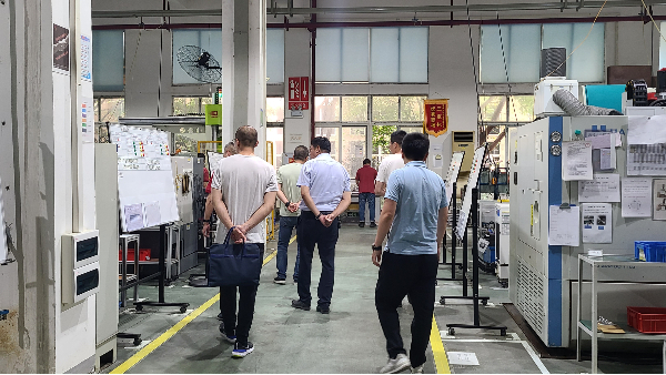 中油一建領導參觀重慶九環(huán)機電有限公司
