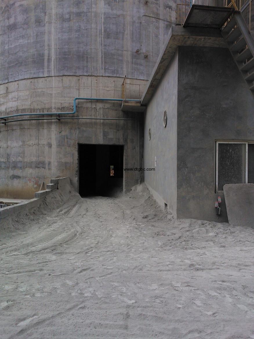 清理石膏庫(kù)